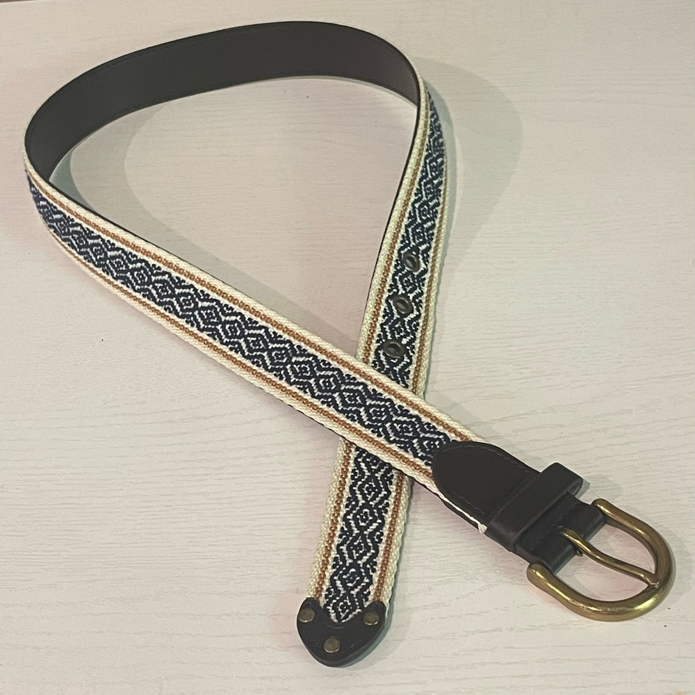 Woven unbranded belt